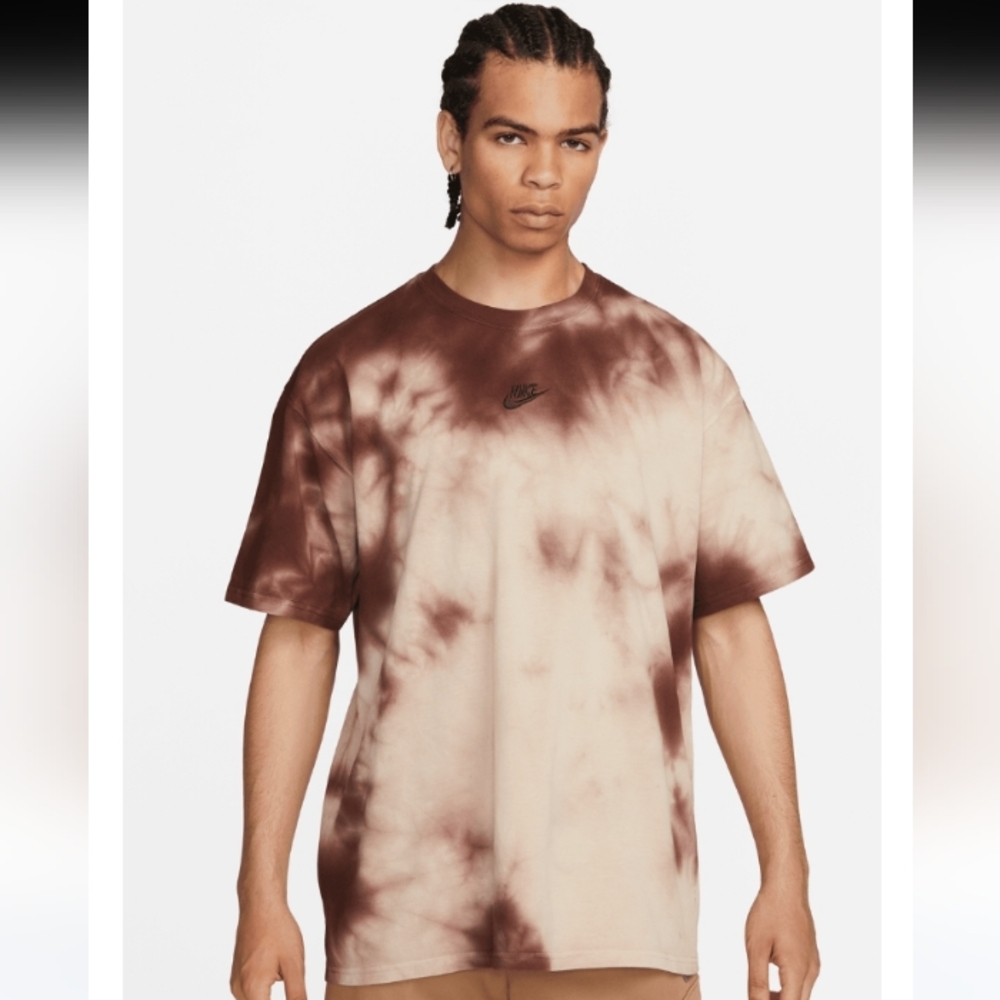 NIKE THE NIKE TEE LOOSE FIT SIZE L